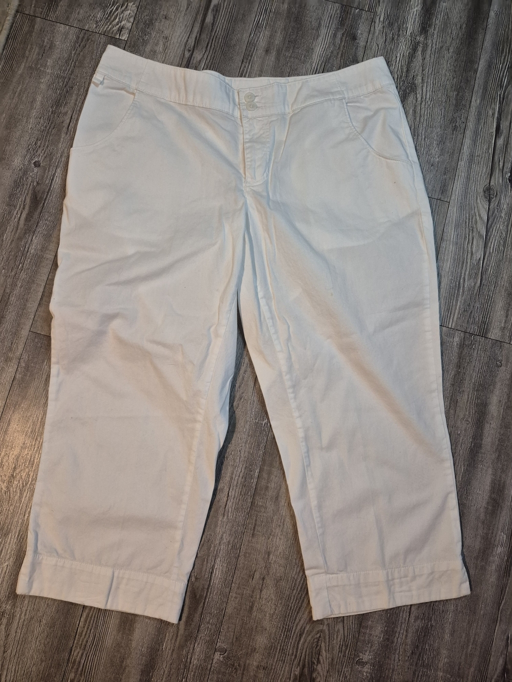 Columbia Cream Women's Capri Pants - Classic Crop Fit